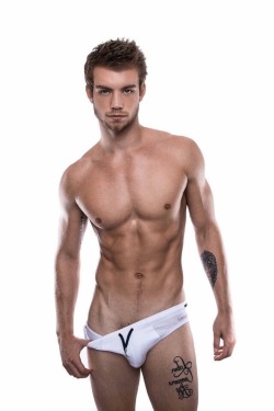 boytoyworld:  male-celebs-naked:  Dustin McNeer from ANTM 22