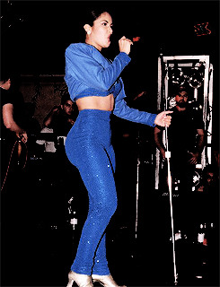 20 years ago (March 19th, 1995) ↠ Selena performs her official