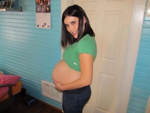 pregnantbellys:  Sexy mommy showing off her big preggo belly