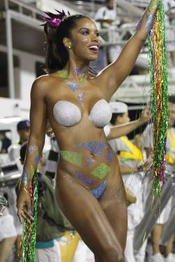   Body painted Brazilian woman at a 2016 carnival. Via Liga