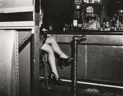 paolo-streito-1264:Weegee. Woman on a Bar Stool, New York City