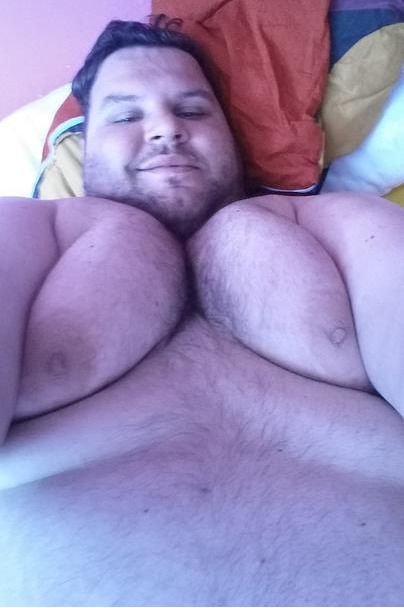 biggerenamored:  the-chase-posts:  Super sexy!  Oh fuck  I’d love to lay my head on a beautiful chest like that