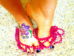 jellyhasprettyfeetxo:  Pretty pink feet!!! 