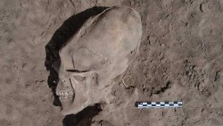 sixpenceee:  Archaeologists in Mexico have uncovered 25 “alien”