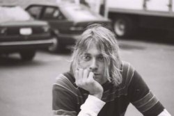 hide-me-from-the-light:  Kurt on set for the “Smells like Teen