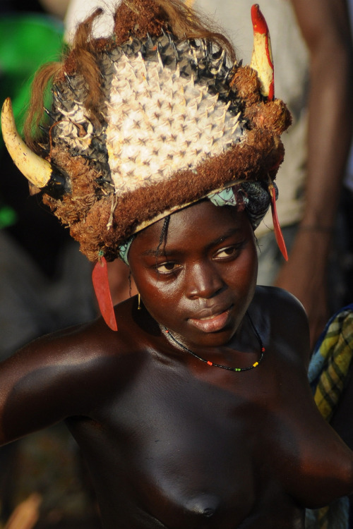 A beautiful Bijago girl from Guinea-Bissau. See more African girls on Native Nudity.