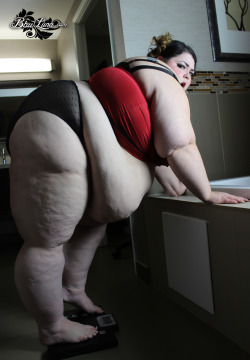 lovemlarge:  bbwlunalove:  Did you guys know I’ve got a new