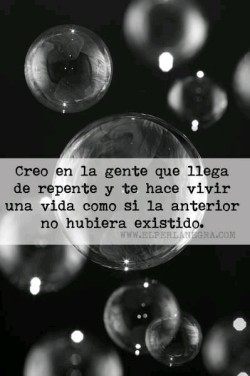 libros-books-frases-quotes:  Creo en la gente que llega…