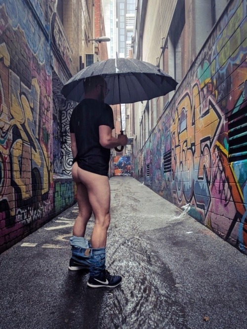 ladnkilt: APRIL SHOWERS BRING MAYBE A FLOWERING OF MASCULINE