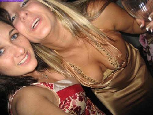 cleavage-n-downblouse.tumblr.com/post/54566095159/