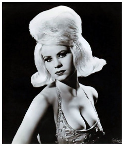 burleskateer:  Cynthia Sinclair           aka. “Cynthia