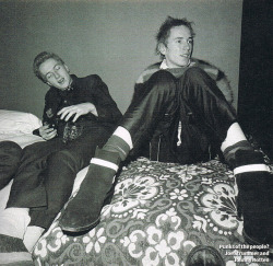 theunderestimator-2:  Joe Strummer and Johnny Rotten at Dragonara