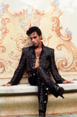 ex0skeletay:  If you don’t think Prince was a fashion icon