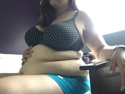 ilikebeingfat:  My belly is swelling up like crazy!