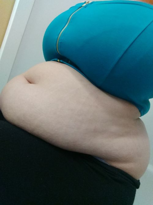teasemybelly:  Someone bought me this lovely crop top on my wishlist, in return I took pics in it and posted them here. You’re always welcome to do the same. My wishlist is here: http://a.co/6pTMzR9 This is comically too small for my giant gut. What