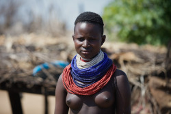 Ethiopian Karo woman, by Ingetje Tadros.