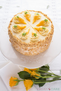 veganfoody:  Carrot Cake with Maple Frosting 
