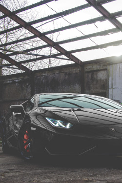 modernambition:  All Black Huracan | MDRNA | Instagram