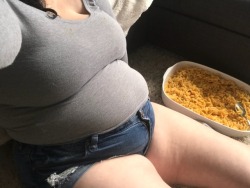 ffafeed:  I’m so fat I decided to gorge myself on a family