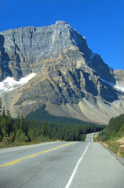 travelingcolors:  Icefields Parkway, Alberta | Canada (by Leto