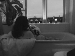 nakedly:We made a blanket fort in a bathtub ⭐️ instagram