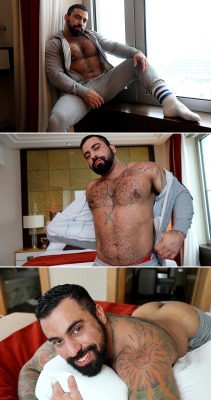 nippig:  http://nippig.tumblr.com/archive   My DREAM man!!!