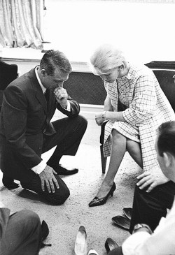 archiesleach:  Cary Grant helps Doris choose which shoes to wear