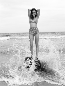 amy-ambrosio:  Andreea Diaconu in “Sex on the Beach: The 31