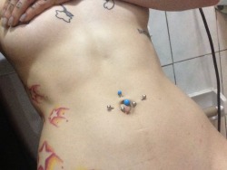 fuckmestupid:  I have a weird belly button don’t look at it