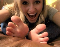 foot-selfies:  Submit your foot selfie here or on kik