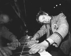 theunderestimator-2:  Johnny Rotten on the piano, fiddling around