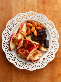 garden-of-vegan:  Chopped Gala apple drizzled with peanut butter,