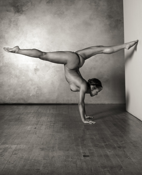 girlsandsport:  yoga nude #nudeyoga #yogapractice