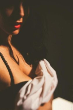 Sensual hot girls masturbating live on free adult webcams Click