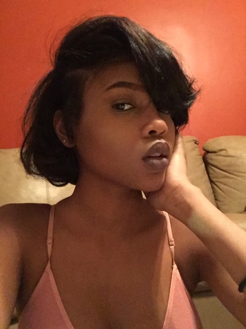 vibemoney:  aaijaaa:  I take too many selfies  Just enough*   Beautiful