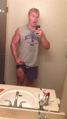 gainsongains:  deadlifts-and-donuts:  If you don’t selfie after