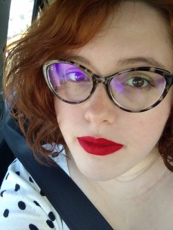 prissy-alt:  hi tumblr i got new glasses the purple sheen is