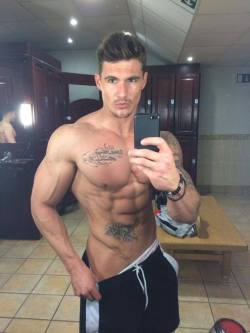 12sexyguys:  Ross Dickerson (via Ross Dickerson on FB: http://on.fb.me/1k9m1WQ)