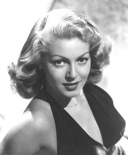 ritamarlowe:Lana Turner in 1941. https://painted-face.com/