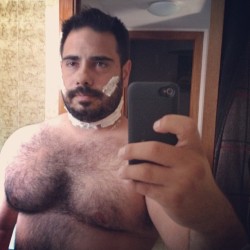 noskinnyguysallowed:  shaving in all the right places. 