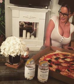 Yummy pizza! 🍕 🍝 Cheat meals without all the guilt thanks