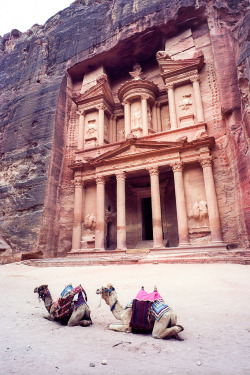 neil-gaiman:  abandonedporn:  Petra (by n1r3)  The rose-red city,