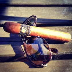 tasteandpassion:  My Tom Ford sunglasses and a Cohiba Behike