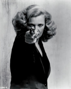  Gena Rowlands dans ” Gloria” de John Cassavetes,1980. 