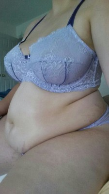 casualchubby: I’ll be gone for the weekend, so here’s my big belly in pretty lingerie to hold you over 