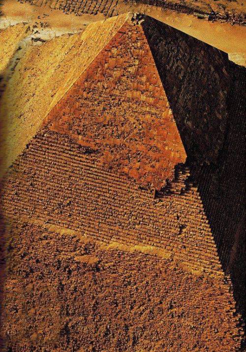 fabforgottennobility:  totenbuch:    The Great Pyramid of Giza (also known as the Pyramid of Khufu or the Pyramid of Cheops) is the oldest and largest of the three pyramids in the Giza Necropolis bordering what is now El Giza, Egypt. It is the oldest