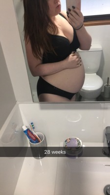 thedaisycollctor:  Reblog if you’d still fuck me this pregnant