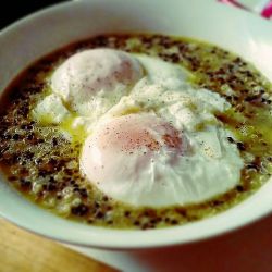 Super healthy breakfast. #poachedeggs #quinoa #whitequinoa #blackquinoa