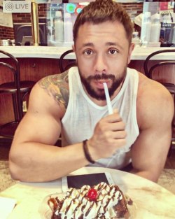 misterunivers:waffel and muscles