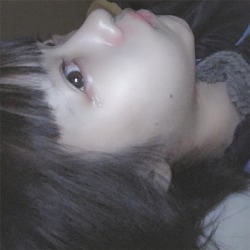quantanp:  Anoあの誰のことも信用していないから一生一人独占、多分。好きなように生きてる。心の底から好きと思える人間なんてなかなか現れないからそのきもち大切にネあなたたち。今日も理不尽や怒りに押し潰されないようにネあなたたち。言い返せなくて押し潰されそうになったらいつでも逃げていいんだヨ。逃げちゃダメだと言われても仕方ないだろつらくて苦しいんだから。それで社会から外されても知ったこっちゃねぇし生きてりゃ十分ですきみは。